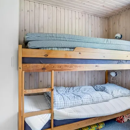 Holiday home Myrna - 300m From The Sea By Interhome Hals