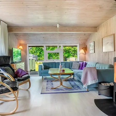 Myrna - 300m From The Sea By Interhome Feriehus *