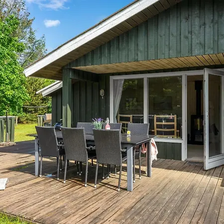 Myrna - 300m From The Sea By Interhome Hals
